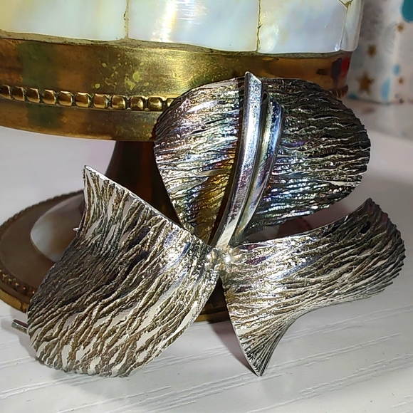 Vintage Kollmar & Jourdan 935 Silver Textured Flower Brooch Pin - Picture 6 of 13